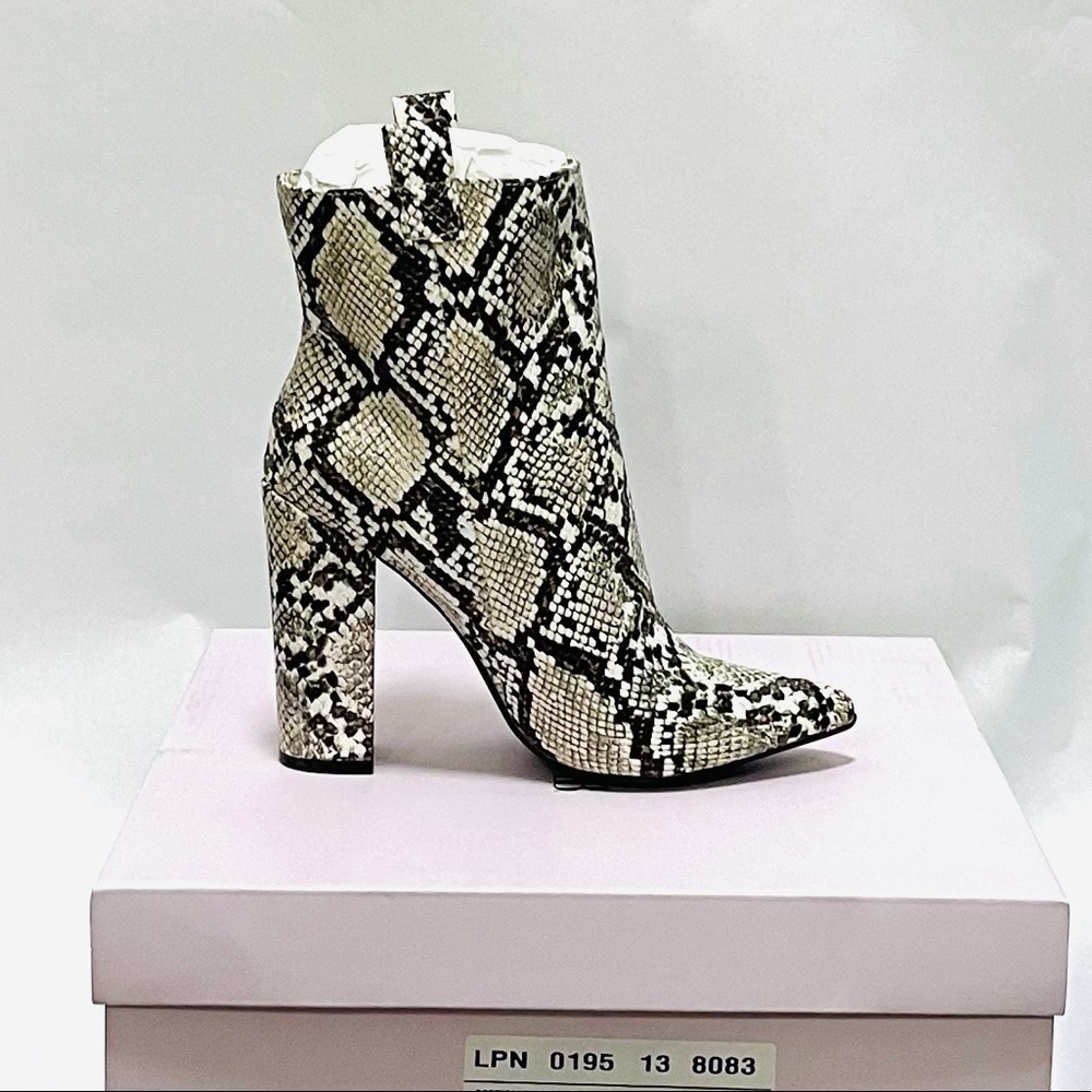 Justfab natural snake print bootie size 6 1/2